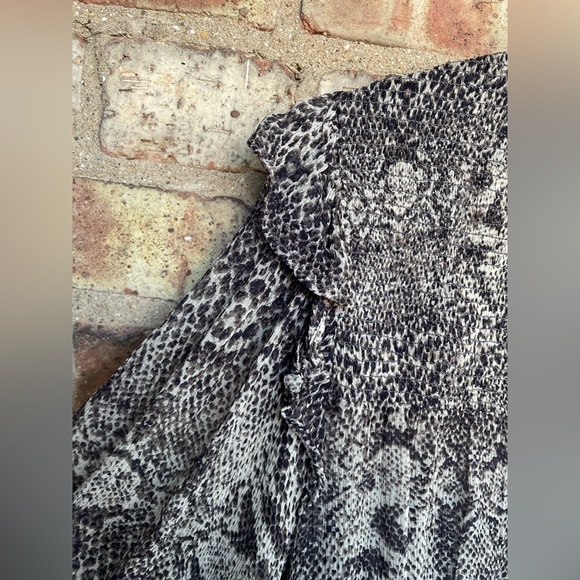 Free People Roma Smocked Sheer Reptile Print Blouse🖤 - Picture 9 of 12